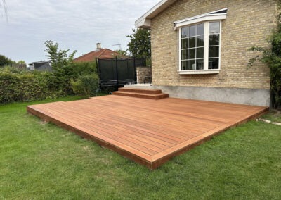 Terrasse i hårdtræ